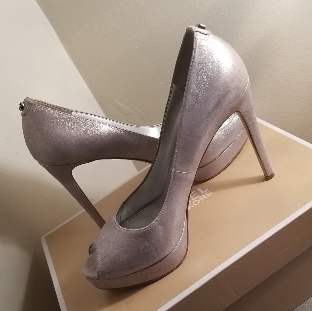 Shoes - Picture 4 of 5